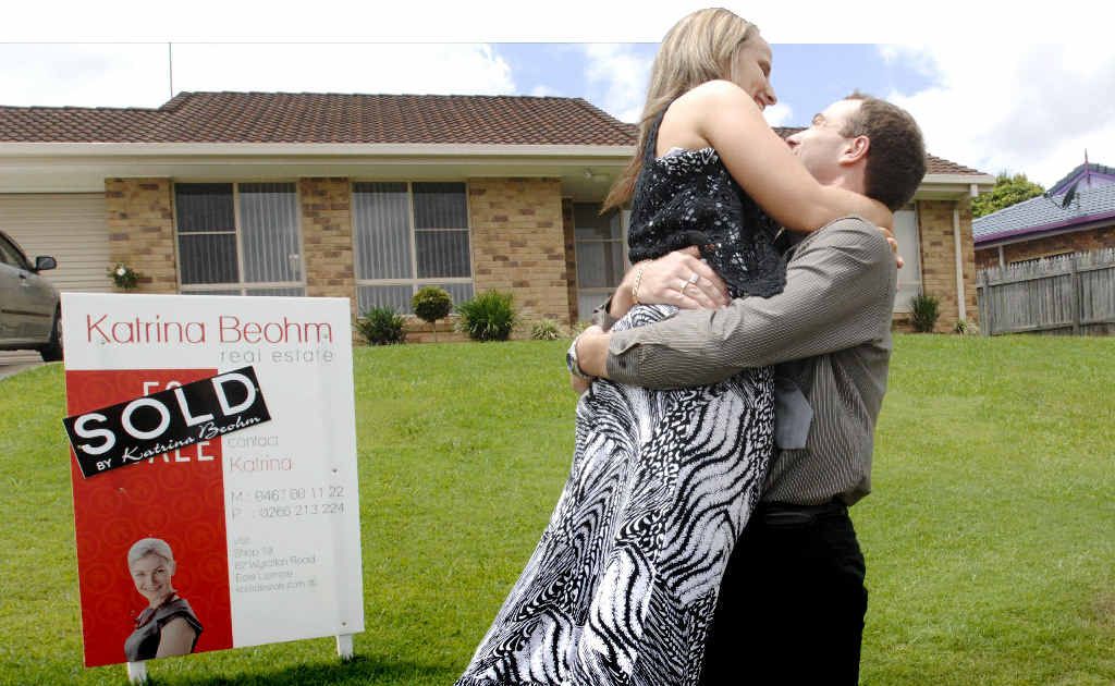 Partners Daniella Zanette and Adrian Bordin have sold their house and managed to find a great deal on a property at Tullera. Partners Daniella Zanette and Adrian Bordin have sold their house and managed to find a great deal on a property at Tullera.